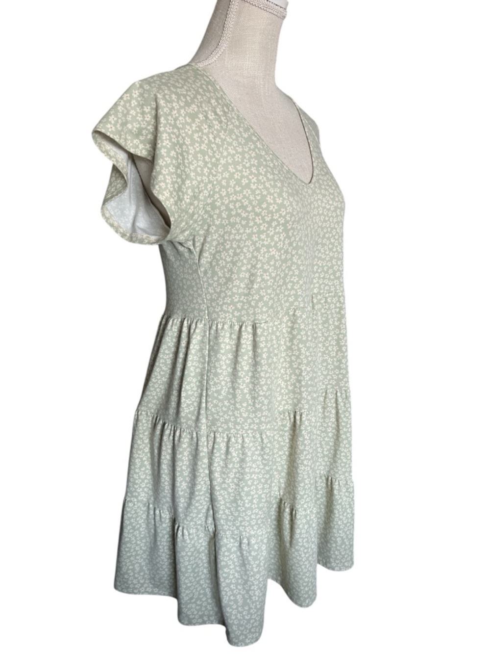 Altar’d State Light Green Floral Tiered V-Neck Women's Dress Sz/L - Picture 4 of 6